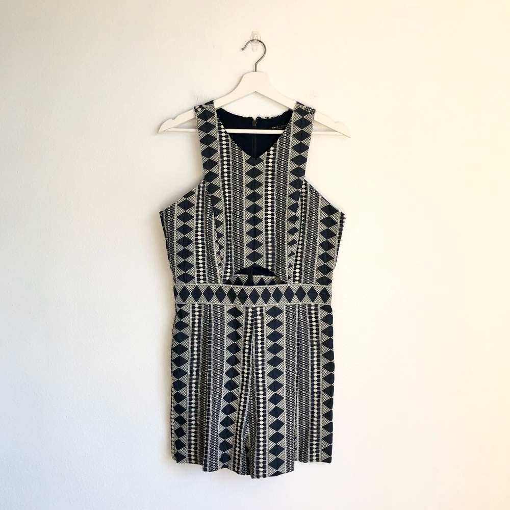 Romeo + Juliet Couture Dark Blue / White Floral Geometric Romper Size Medium